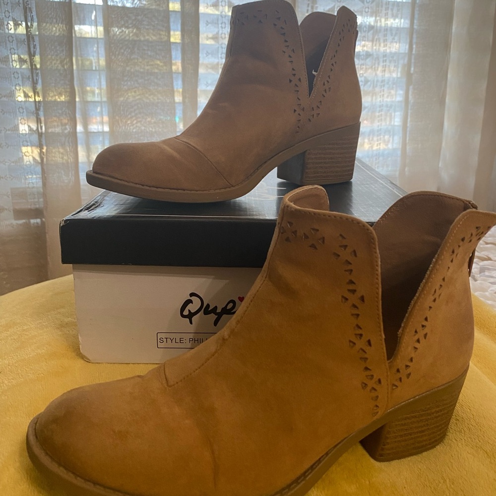 Qupid Women's Tan Ankle Boots